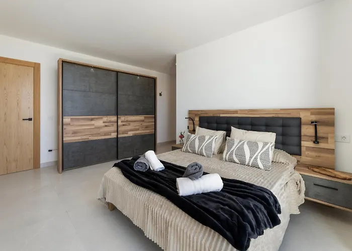 Infinity Views 1 By Escape Tahiche